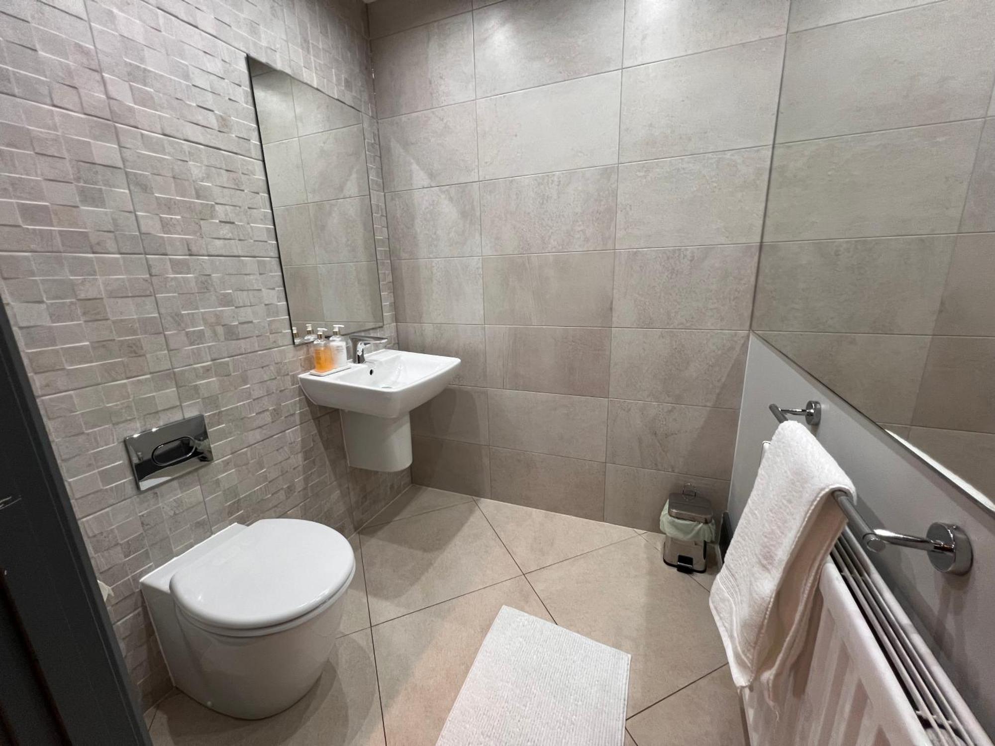 Luxury Durham Home In Dh1, Free Parking, No Fees ภายนอก รูปภาพ